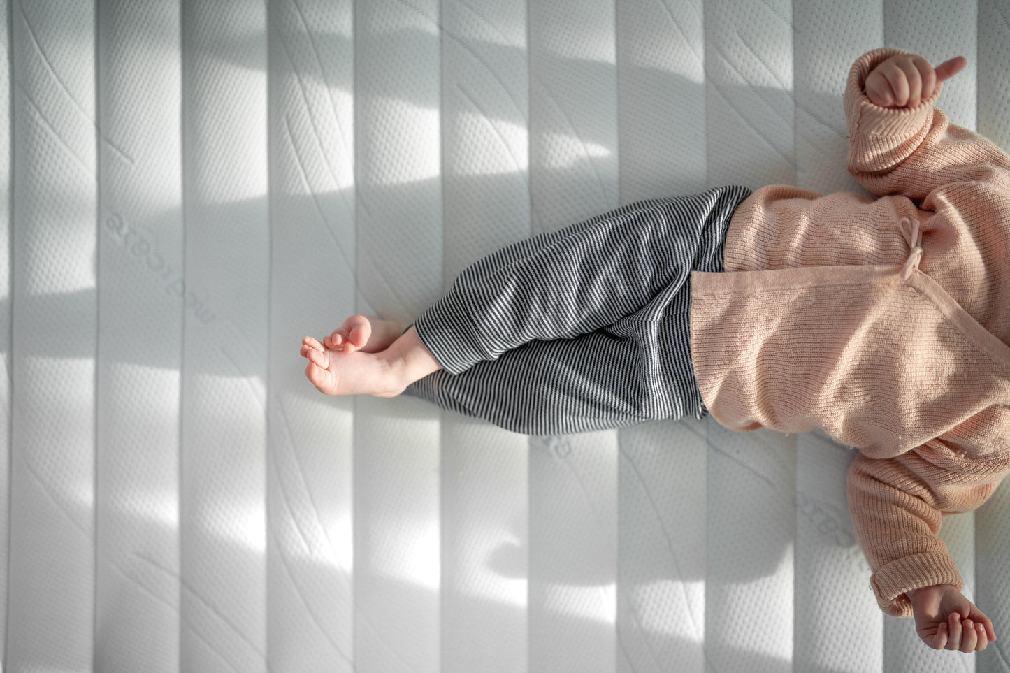 JOMFY CHILD Matratze mit Baby – gesunder, sicherer Schlaf für die Kleinsten