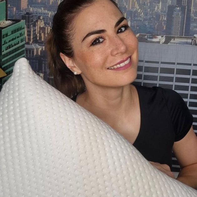 Lisa mit JOMFY DREAM Kissen